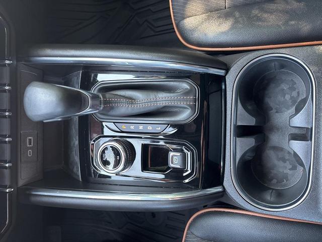 Photo of 2024 Summit White GMC Canyon