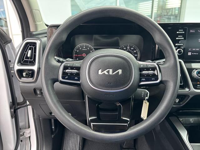 Photo of 2023 Glacial White Pearl Kia Sorento