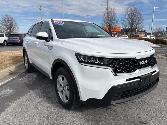 Photo of 2023 Glacial White Pearl Kia Sorento