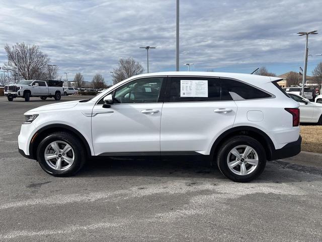 Photo of 2023 Glacial White Pearl Kia Sorento