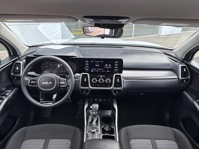 Photo of 2023 Glacial White Pearl Kia Sorento