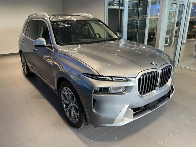 2023 BMW X7