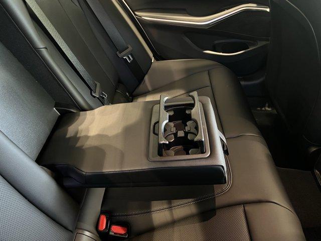 Photo of 2025 Alpine White BMW 330