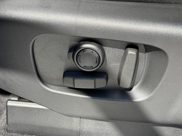 Photo of 2025 Santorini Black Metallic Land Rover Discovery