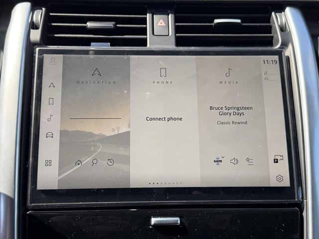 Photo of 2025 Santorini Black Metallic Land Rover Discovery