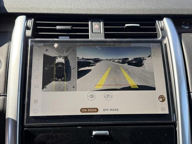Photo of 2025 Santorini Black Metallic Land Rover Discovery