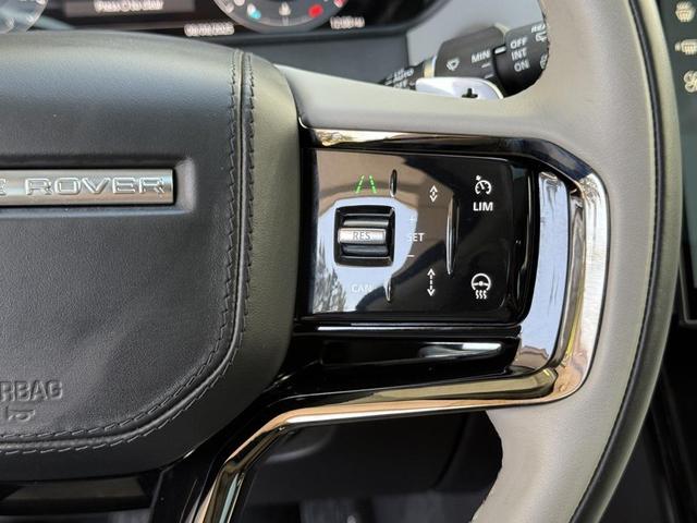 Photo of 2025 Varesine Blue Metallic Land Rover Range Rover Velar