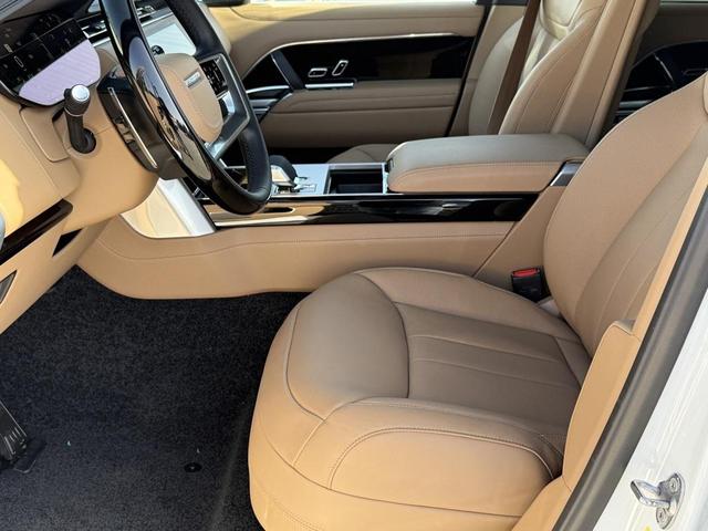 Photo of 2025 White Land Rover Range Rover