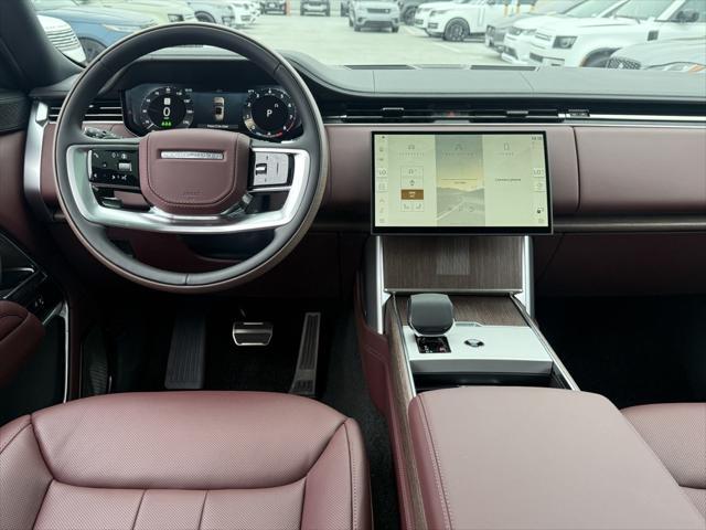 Photo of 2025 White Land Rover Range Rover
