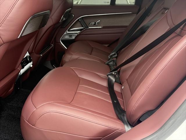 Photo of 2025 White Land Rover Range Rover