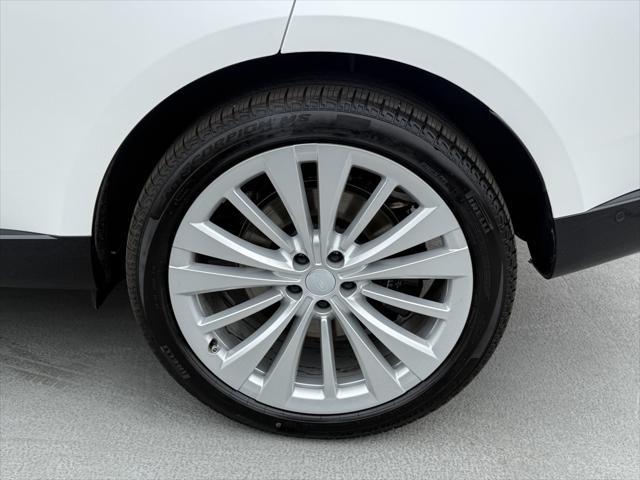 Photo of 2025 White Land Rover Range Rover