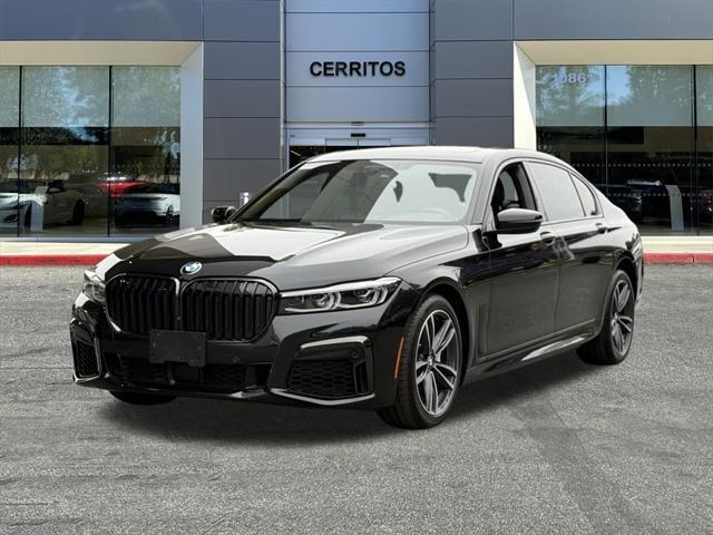 2022 BMW 740