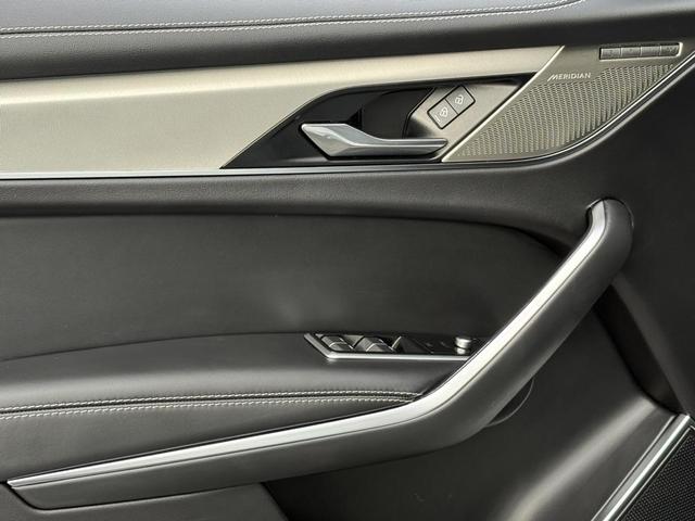 Photo of 2024 Fuji White Jaguar F-PACE
