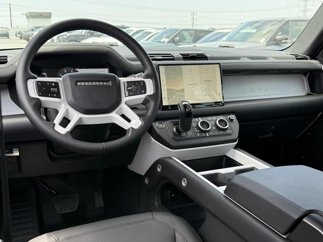 Photo of 2025 CARP GRY PRM MT Land Rover Defender