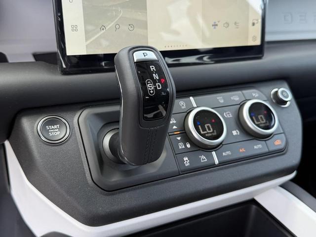 Photo of 2025 CARP GRY PRM MT Land Rover Defender