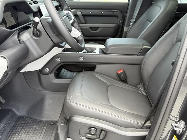 Photo of 2025 CARP GRY PRM MT Land Rover Defender