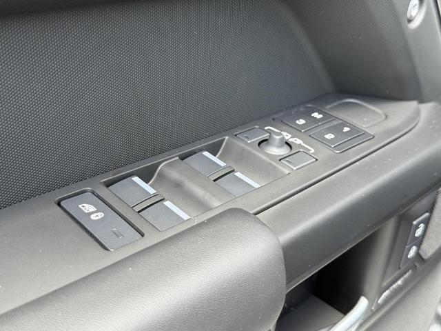Photo of 2025 CARP GRY PRM MT Land Rover Defender