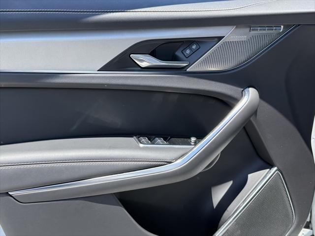 Photo of 2024 Fuji White Jaguar F-PACE
