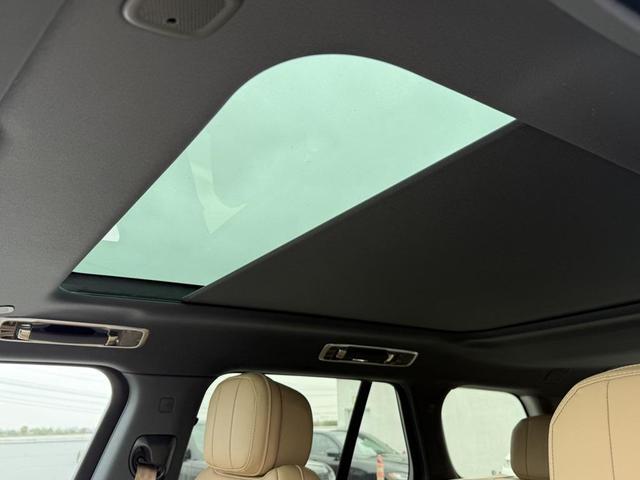 Photo of 2025 Black Land Rover Range Rover