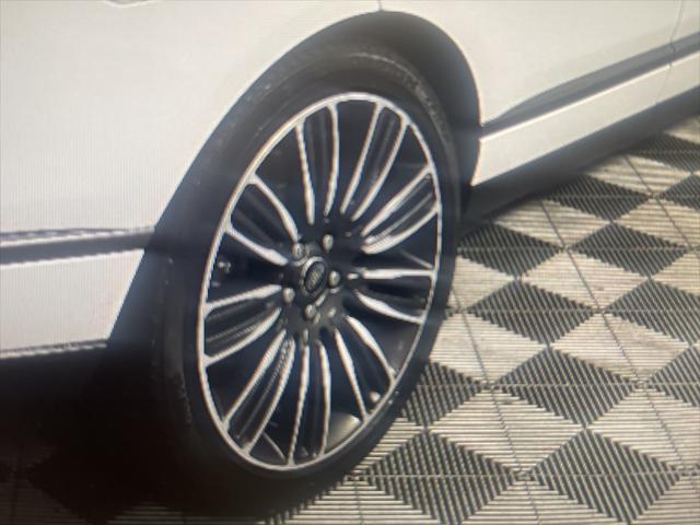 Photo of 2022 Fuji White Land Rover Range Rover