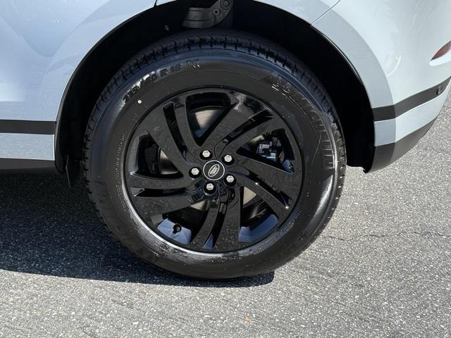 Photo of 2026 Arroios Gray Metallic Land Rover Range Rover Evoque
