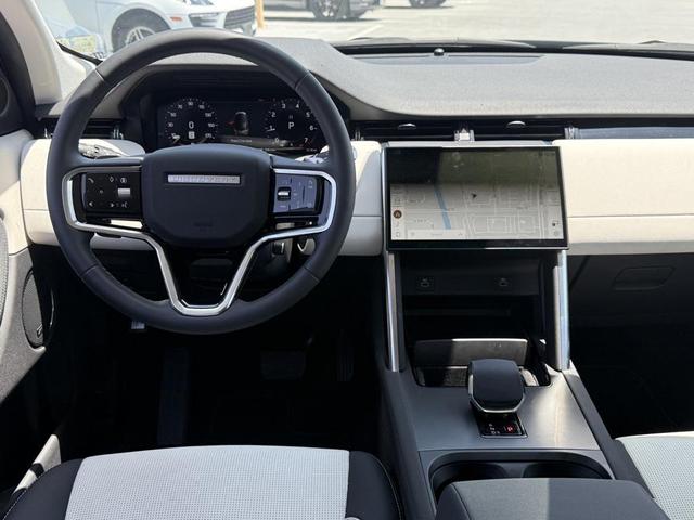 Photo of 2024 Fuji White Land Rover Discovery Sport