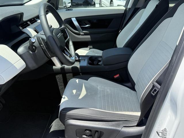 Photo of 2024 Fuji White Land Rover Discovery Sport