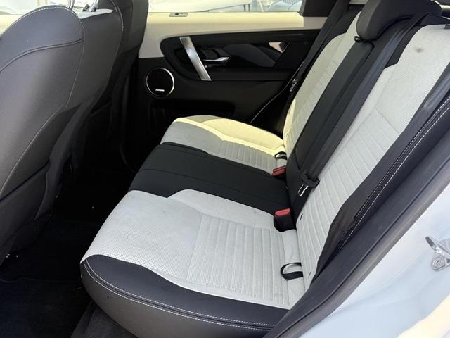Photo of 2024 Fuji White Land Rover Discovery Sport