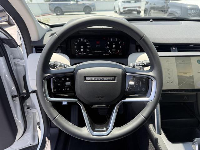 Photo of 2024 Fuji White Land Rover Discovery Sport