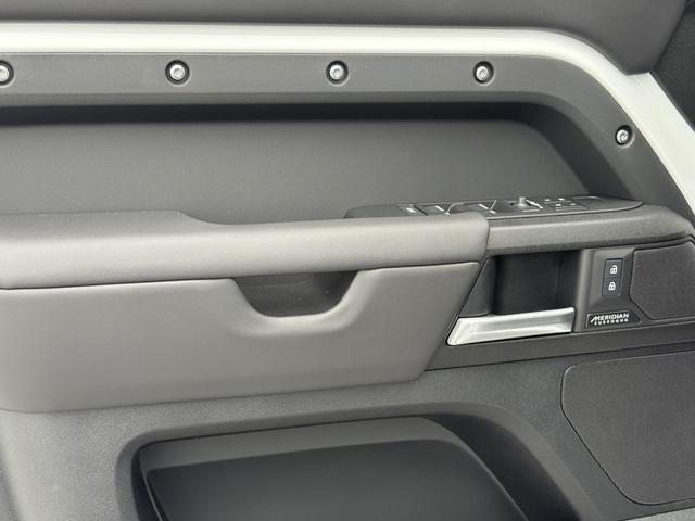 Photo of 2025 FUJI WHT Land Rover Defender