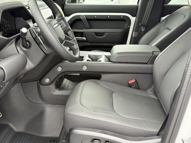 Photo of 2025 FUJI WHT Land Rover Defender