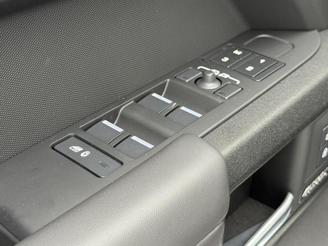 Photo of 2025 FUJI WHT Land Rover Defender