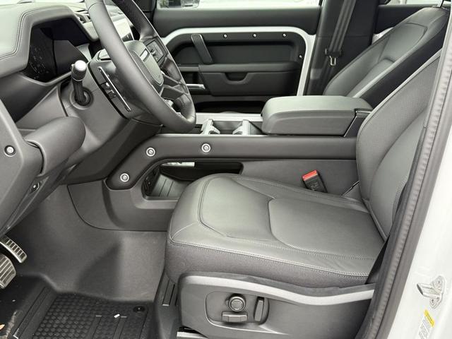 Photo of 2025 FUJI WHT Land Rover Defender