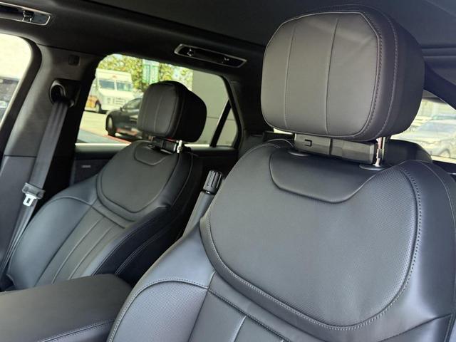 Photo of 2025 White Pearl Land Rover Range Rover Sport