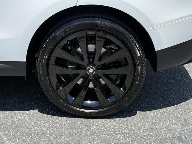 Photo of 2025 White Pearl Land Rover Range Rover Sport