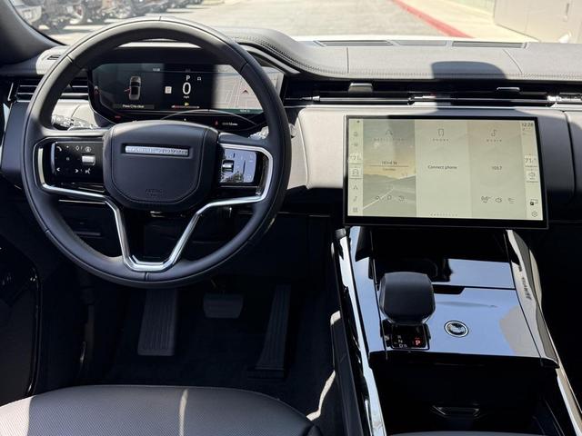 Photo of 2025 White Pearl Land Rover Range Rover Sport