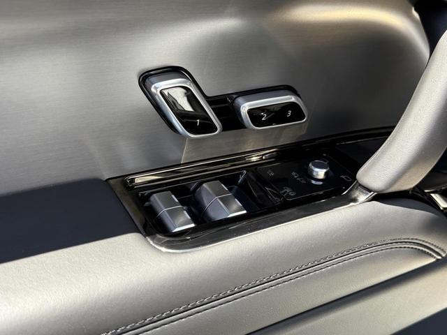 Photo of 2025 White Pearl Land Rover Range Rover Sport