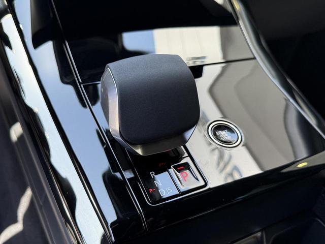 Photo of 2025 White Pearl Land Rover Range Rover Sport