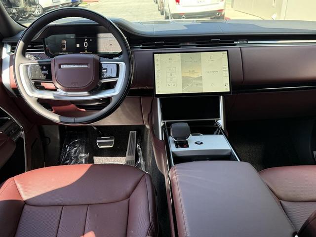 Photo of 2025 SANTORN BLK MET Land Rover Range Rover