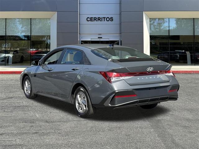 Photo of 2025 Ecotronic Gray Hyundai ELANTRA