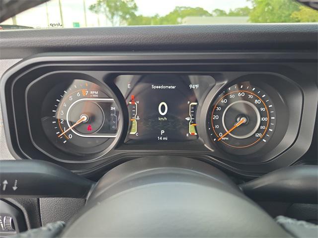 Photo of 2025 Bright White Clearcoat Jeep Gladiator