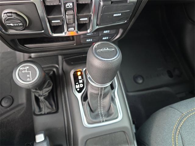 Photo of 2025 Bright White Clearcoat Jeep Gladiator