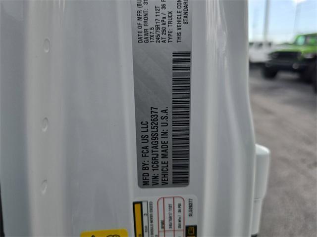 Photo of 2025 Bright White Clearcoat Jeep Gladiator