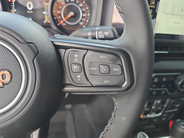 Photo of 2025 Bright White Clearcoat Jeep Gladiator