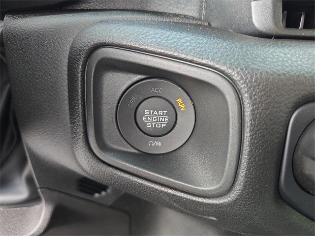 Photo of 2025 Bright White Clearcoat Jeep Gladiator