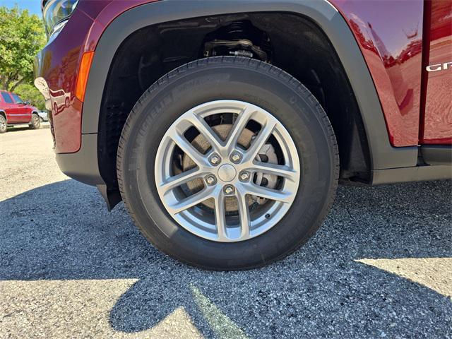 Photo of 2025 Velvet Red Pearlcoat Jeep Grand Cherokee