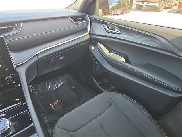 Photo of 2025 Velvet Red Pearlcoat Jeep Grand Cherokee