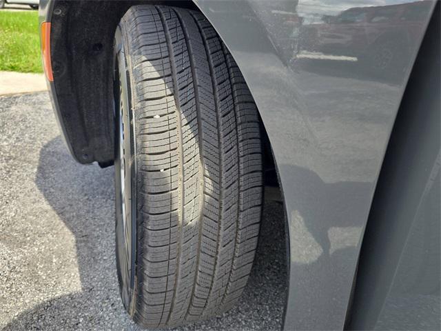 Photo of 2022 Ceramic Gray Clearcoat Chrysler Pacifica