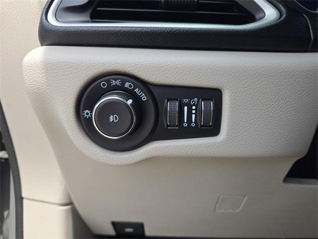 Photo of 2022 Ceramic Gray Clearcoat Chrysler Pacifica