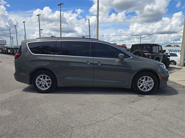 Photo of 2022 Ceramic Gray Clearcoat Chrysler Pacifica